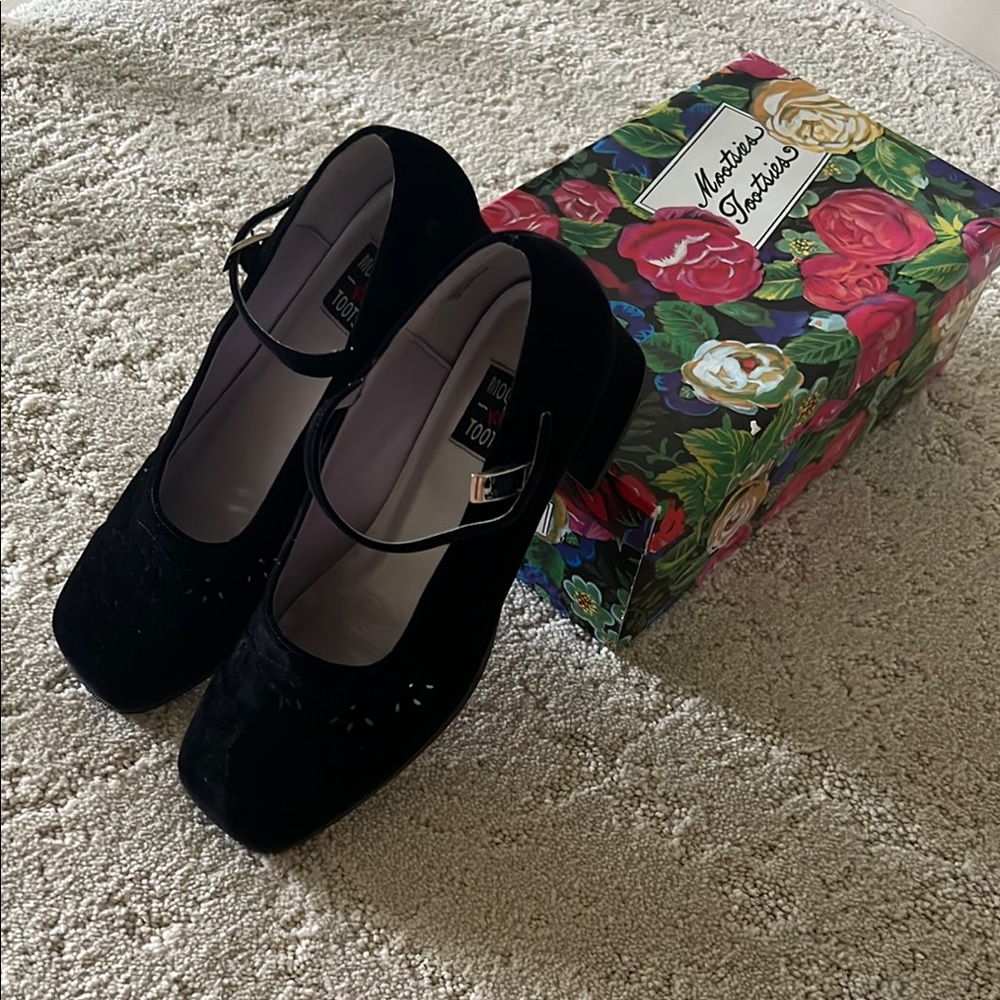 Mootsies Tootsies Black Suede Dress Shoes